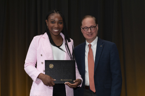 Clark Stanford presenting Chichi Adeleke with the Dean's Achievement Award