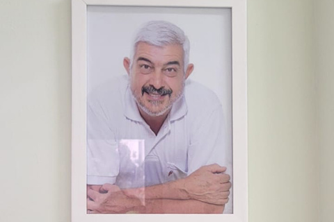 A plaque for the Centro de Especialidades Odontológicas Dr. Norberto Marchini