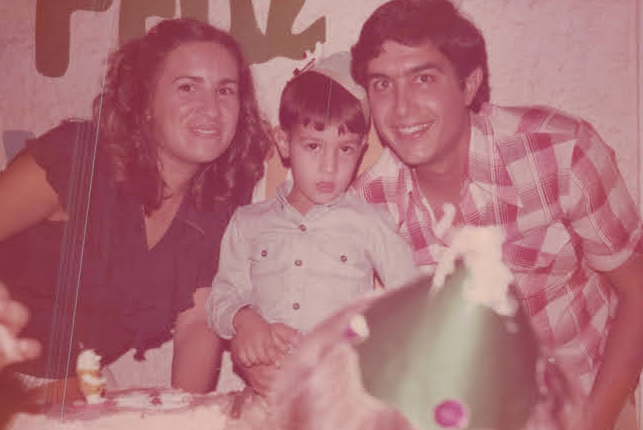 A childhood photo of Leo Marchini with his father and mother.