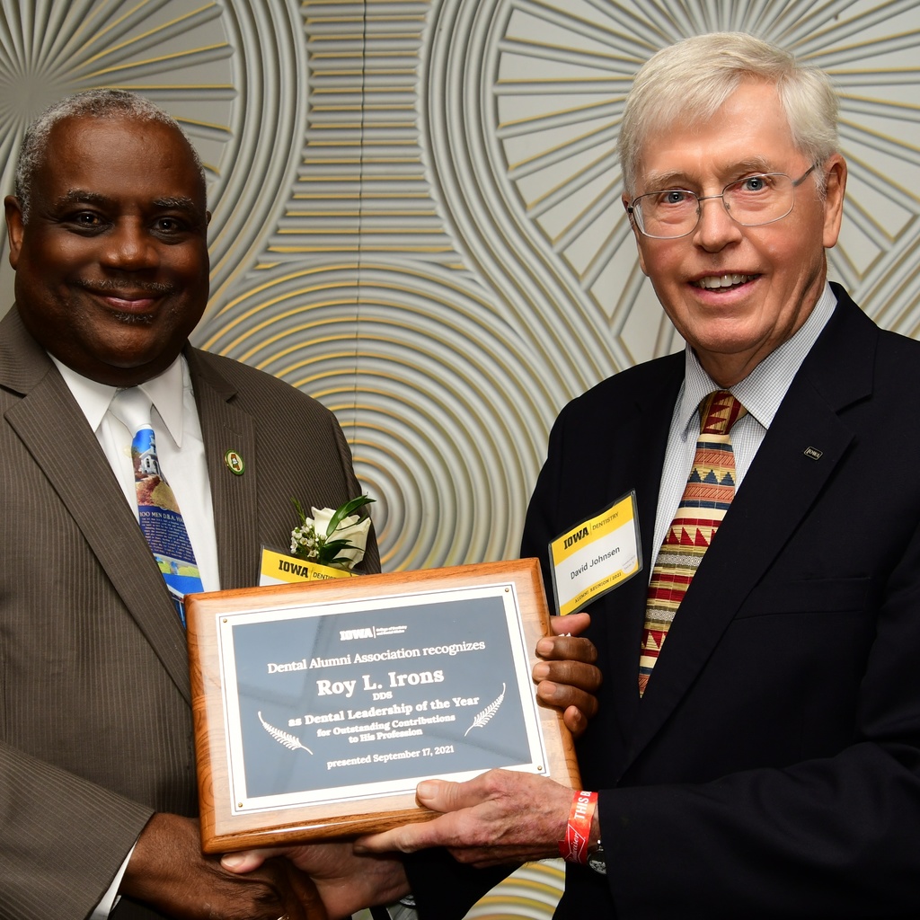 Roy Irons Receiving the 2021 Leadership of the Year Award from David Johnsen