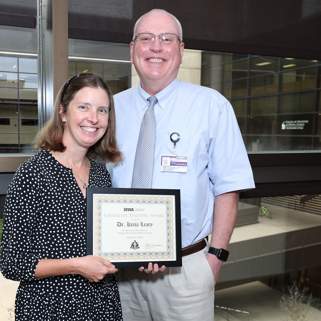 Kecia Leary Receives Collegiate Teaching Award from Interim Dean Schneider
