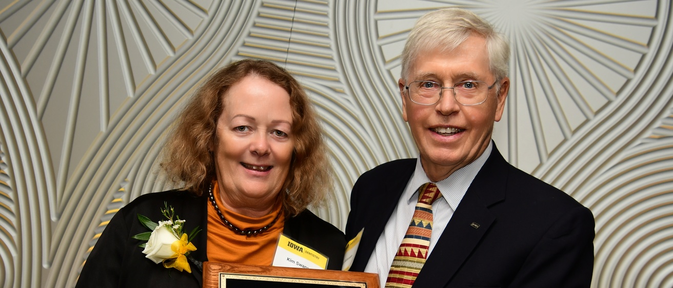 Kim Swanson Receiving 2021 Alumnus of the Year Award from David Johnsen