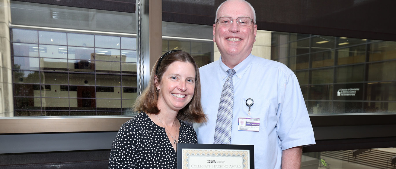 Kecia Leary Receives Collegiate Teaching Award from Interim Dean Schneider