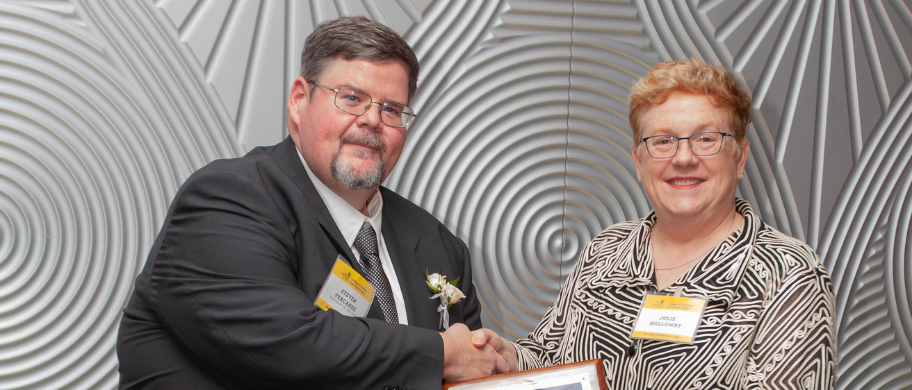 Steve Vercande receiving Honorary Recognition award from the University of Iowa Dental Alumni Association