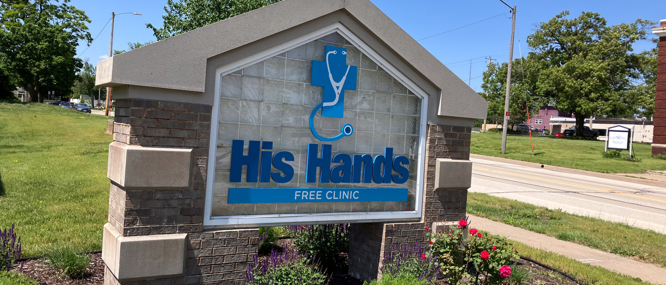 A picture of the His Hands sign in front of the clinic.