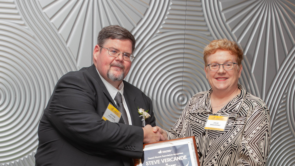 Steve Vercande receiving Honorary Recognition award from the University of Iowa Dental Alumni Association