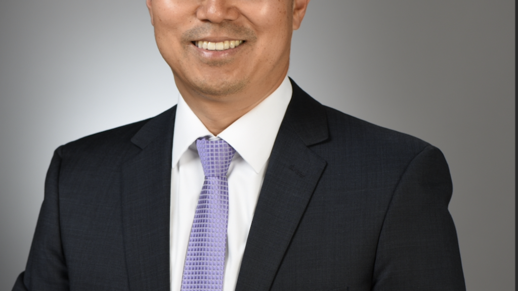 Headshot of Associate Professor, Dr. Kyungsup Shin