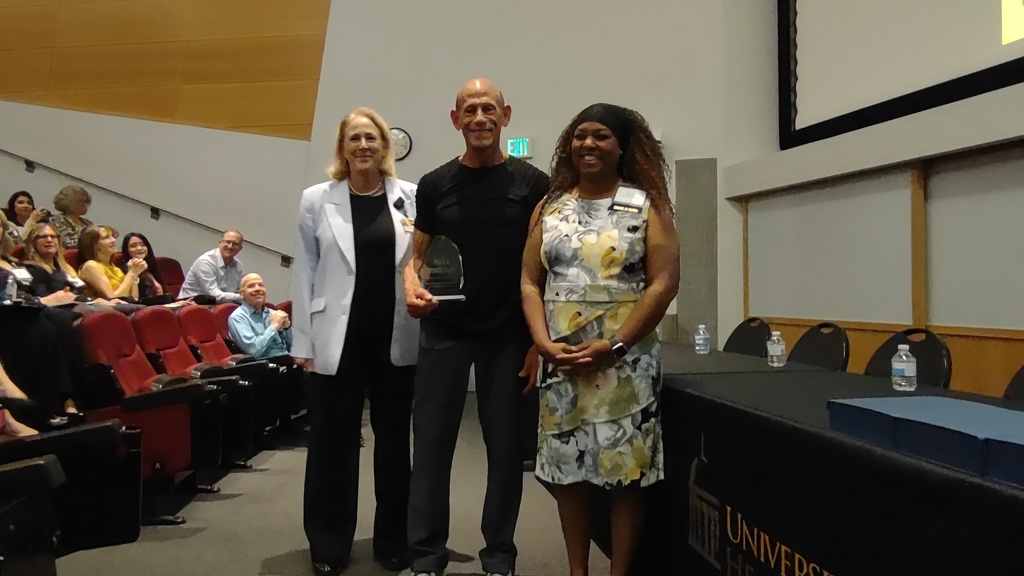 Howard Cowen receives the Culturally Responsive Health Care Award